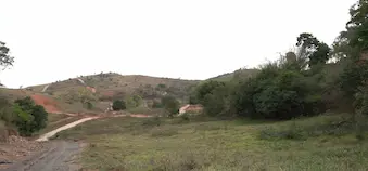 Vista das ruas de cascalho compactoado das chácaras planas - Jardins do Pontal Governador Valadares
